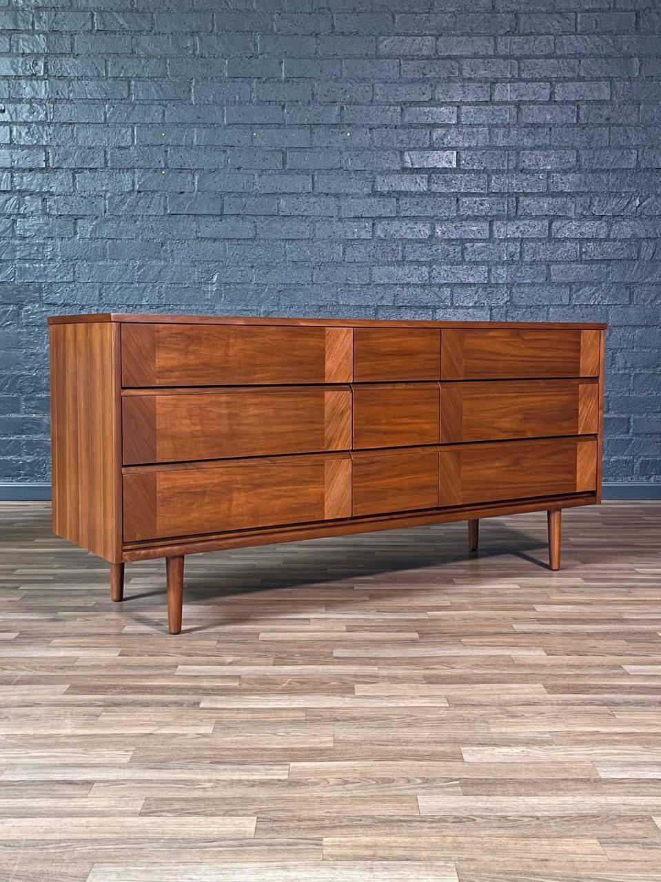 American Newly Refinished - Mid-Century Modern 9-Drawer Walnut Dresser For Sale