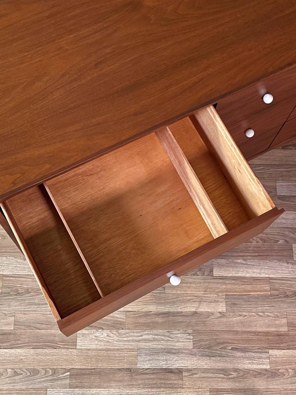 Noce Newly Refinished - Mid-Century Modern 9-Drawer Walnut Dresser in vendita
