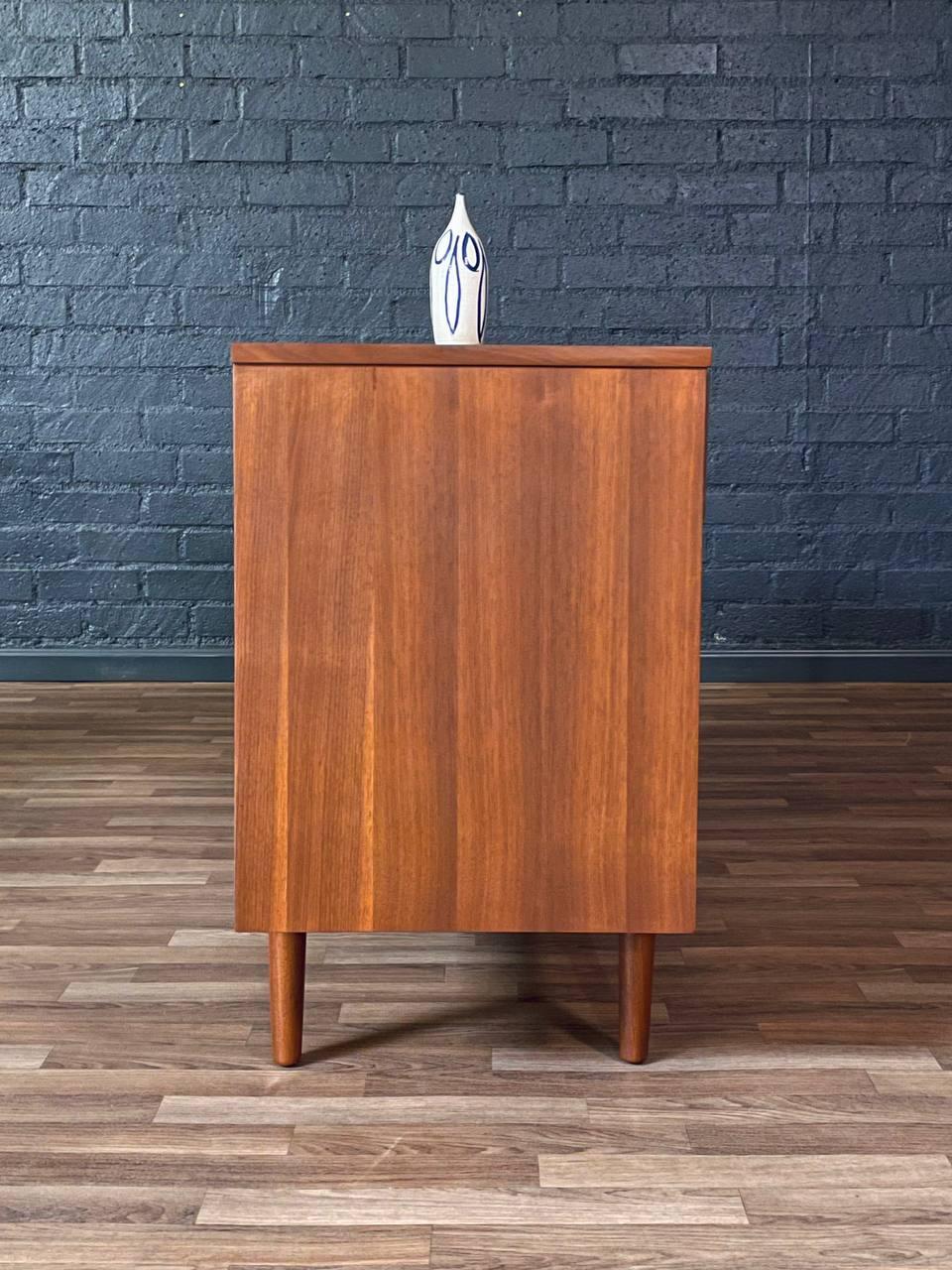 Newly Refinished - Mid-Century Modern 9-Drawer Walnut Dresser For Sale 2