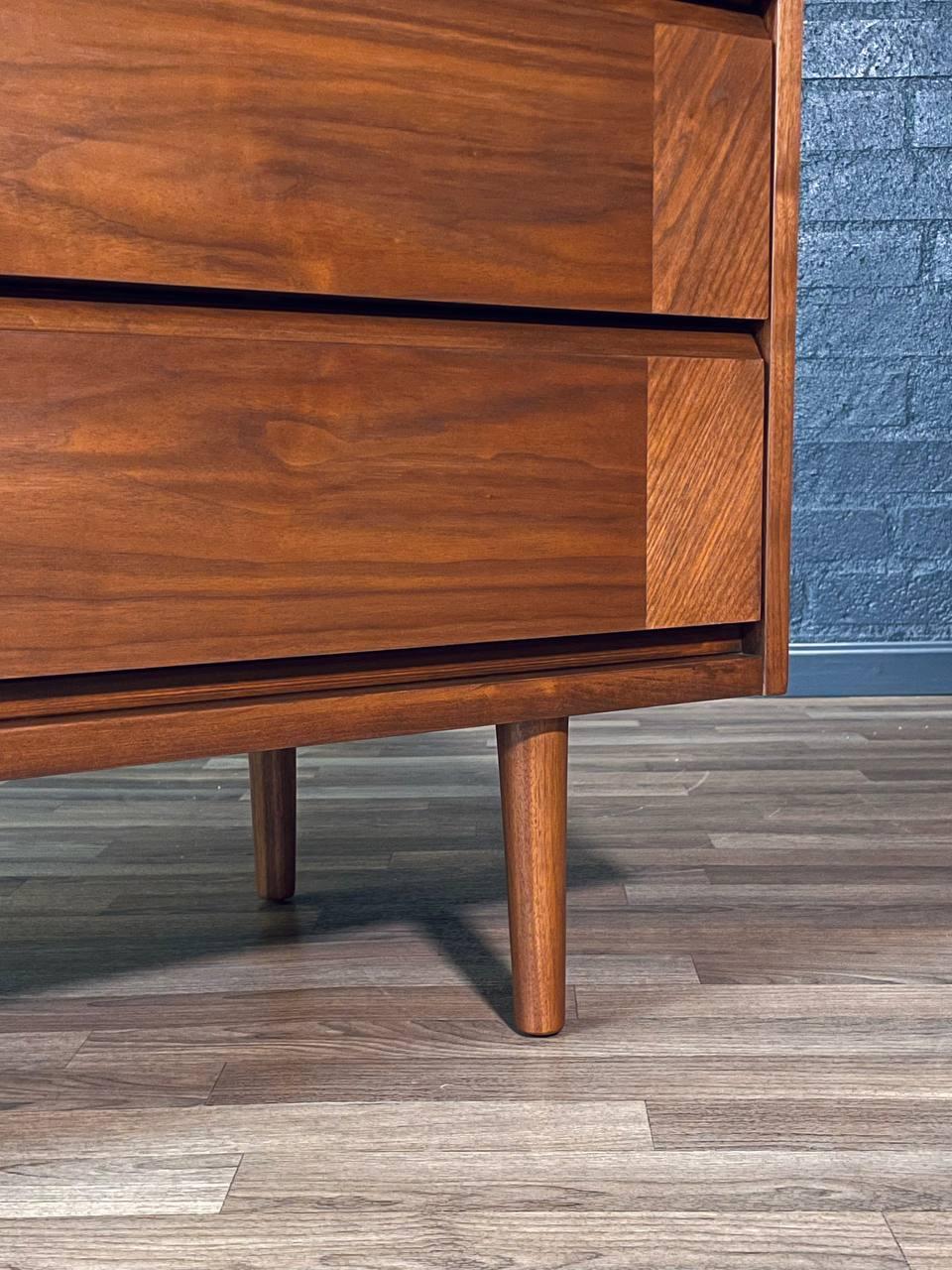 Newly Refinished - Mid-Century Modern 9-Drawer Walnut Dresser For Sale 4