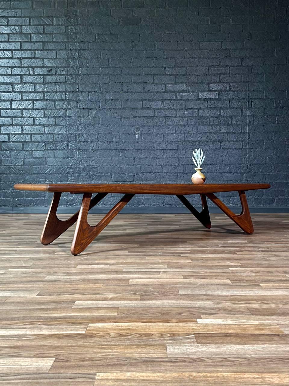 Mid-Century moderno Tavolino da caffè in legno di noce 
