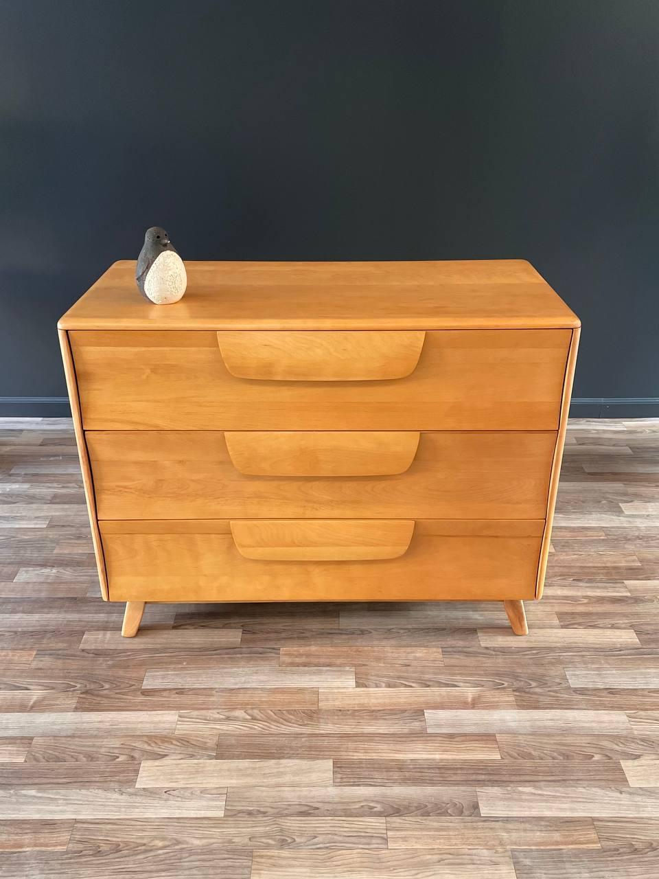 Newly Refinished - Mid-Century Modern Birch Dresser by Harmony House In Excellent Condition In Los Angeles, CA