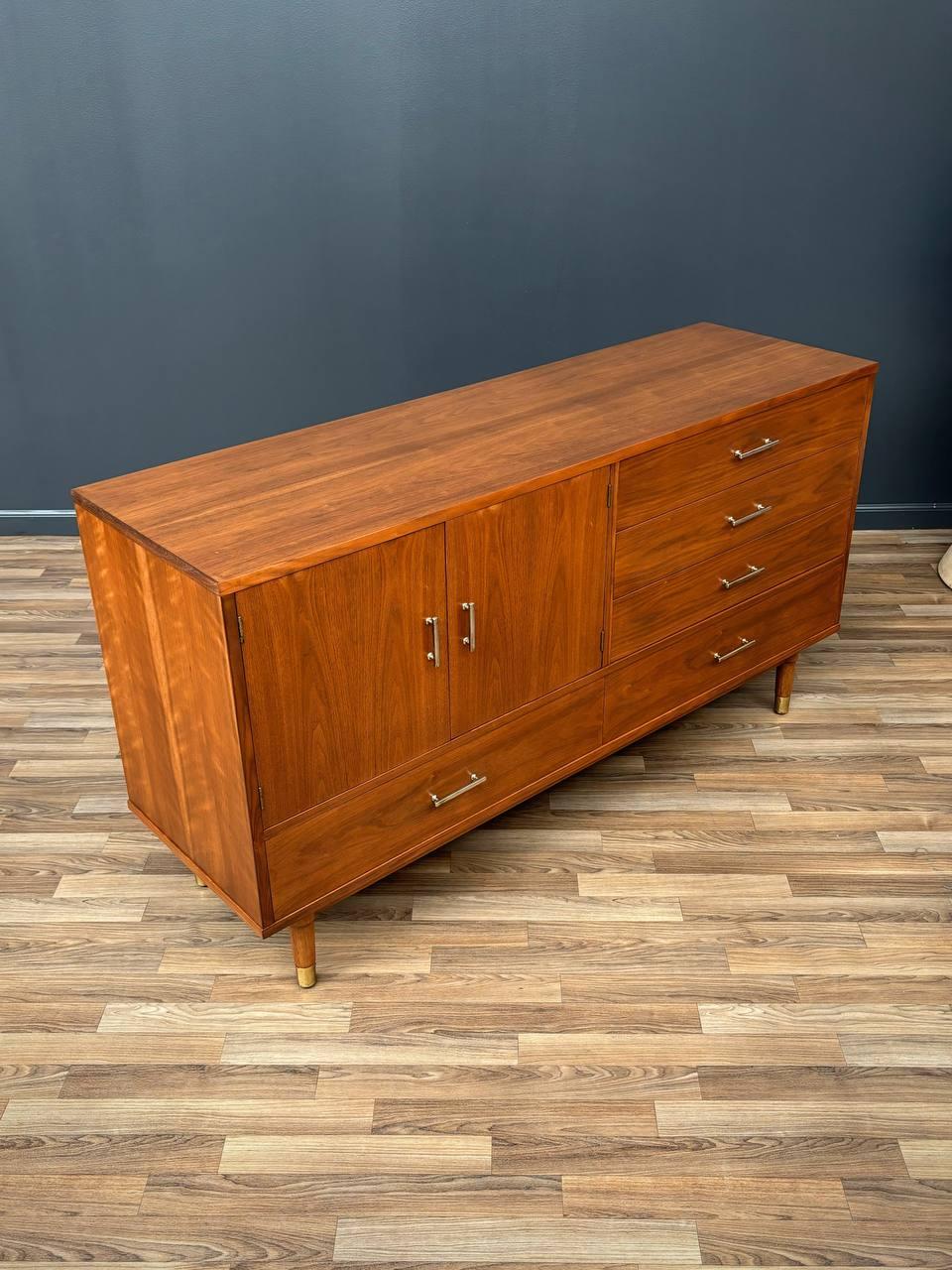 Newly Refinished - Mid-Century Modern “Biscayne” Walnut Credenza by Drexel In Excellent Condition For Sale In Los Angeles, CA