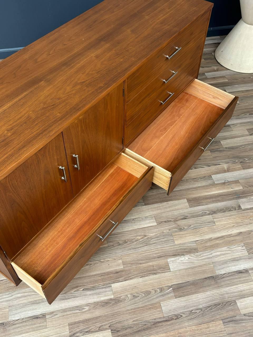 Newly Refinished - Mid-Century Modern “Biscayne” Walnut Credenza by Drexel For Sale 3