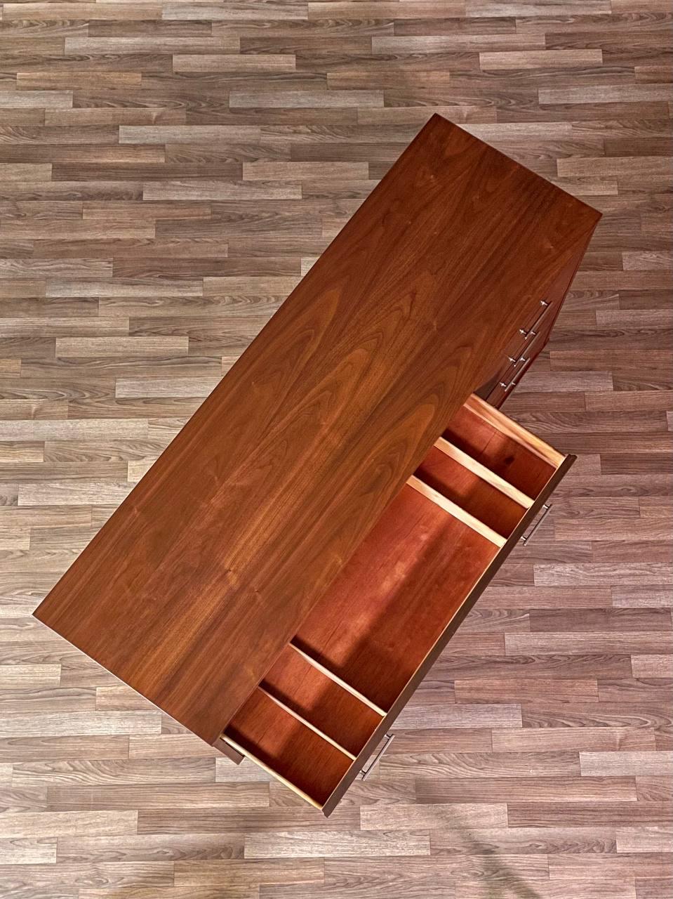 Neu lackiert - Mid-Century Modern 