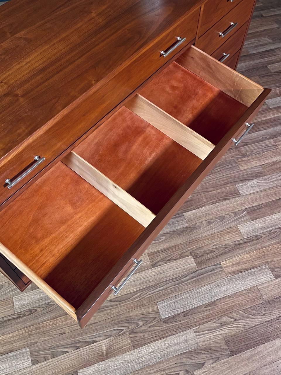 Neu lackiert - Mid-Century Modern 