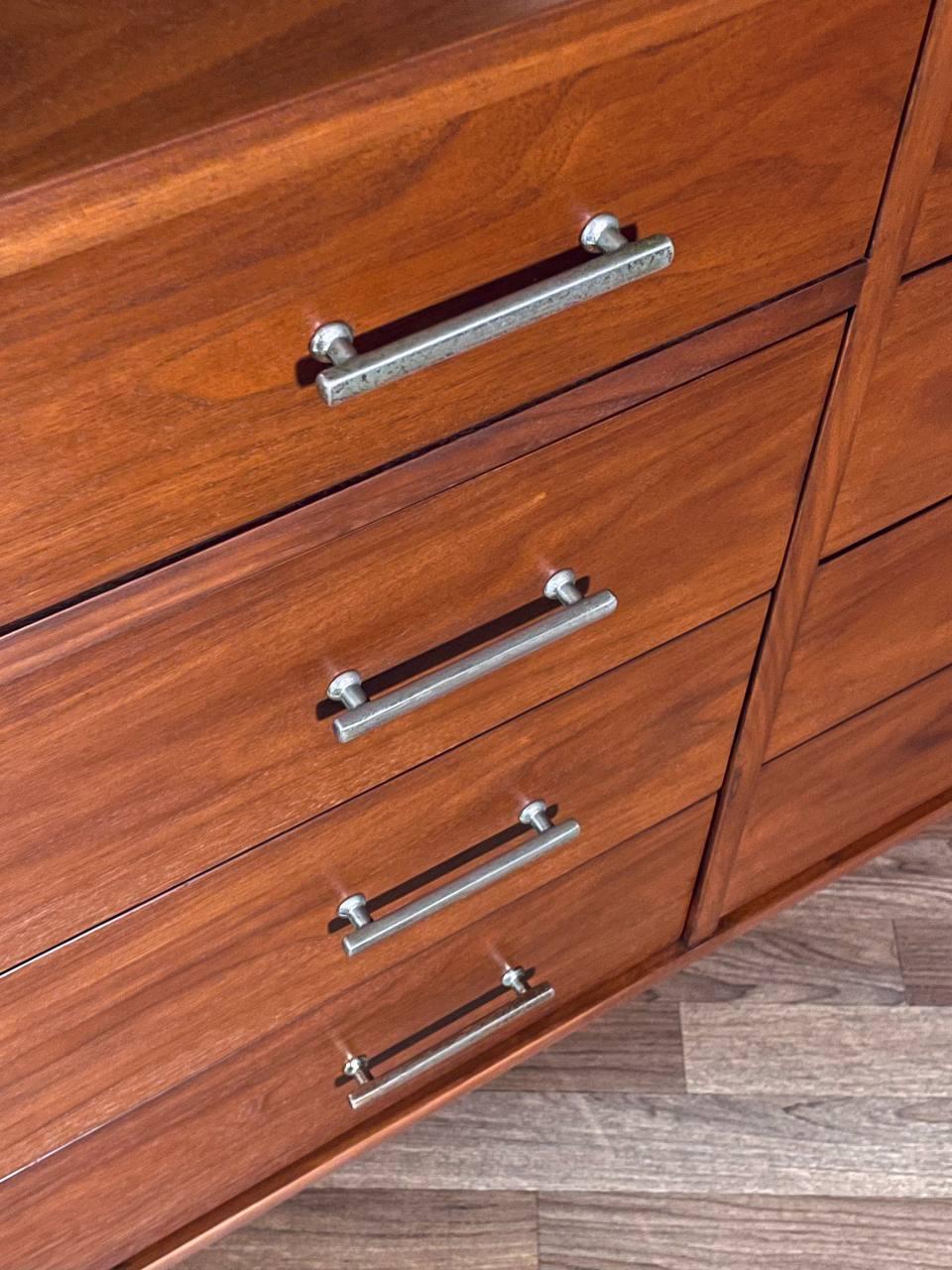 Neu lackiert - Mid-Century Modern 