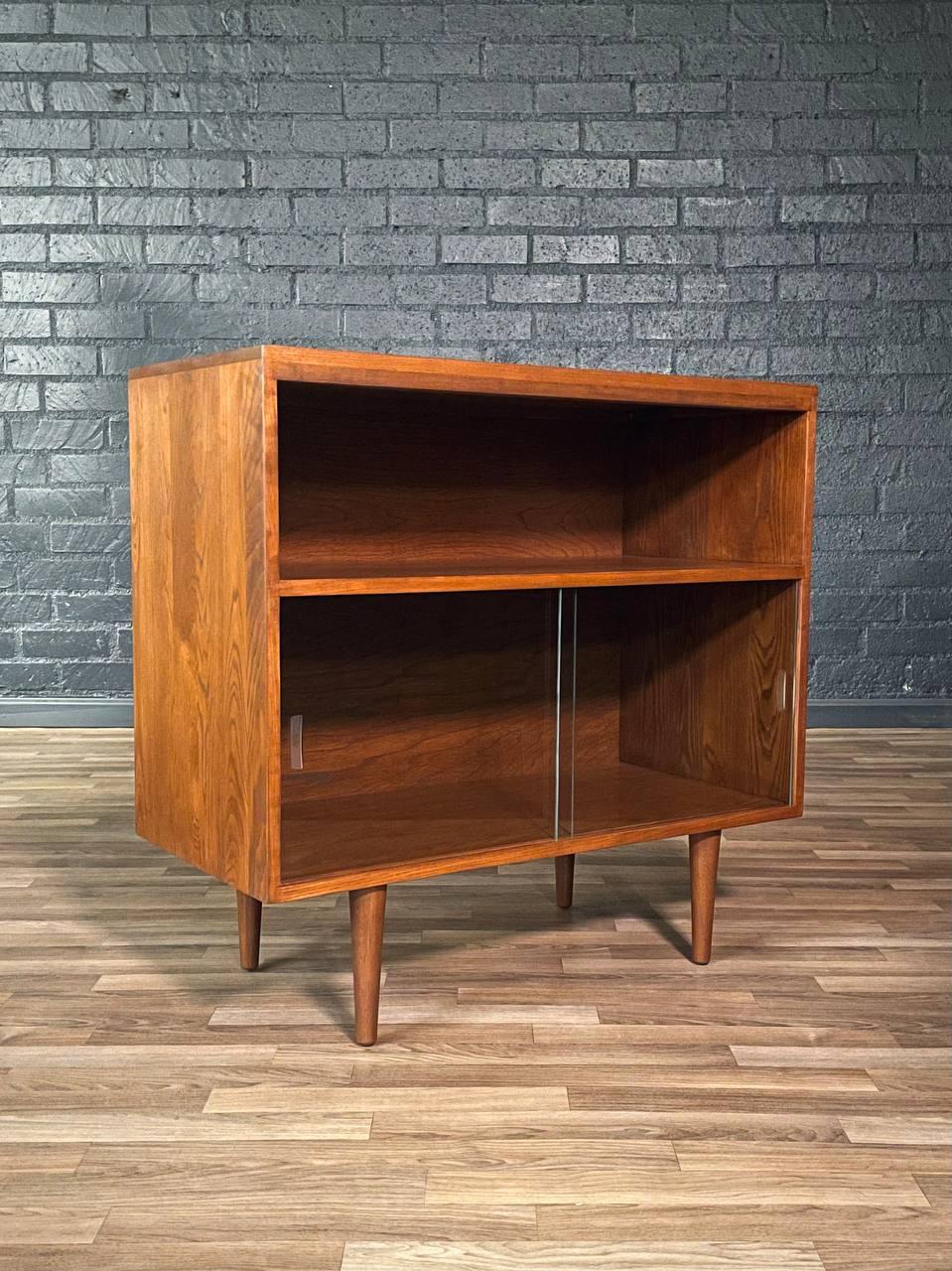 Condit : Refini par un expert

Avec plus de 15 ans d'expérience, notre atelier a suivi un processus de restauration minutieux, mettant en valeur notre passion et notre créativité pour les designs vintage qui peuvent s'intégrer de manière