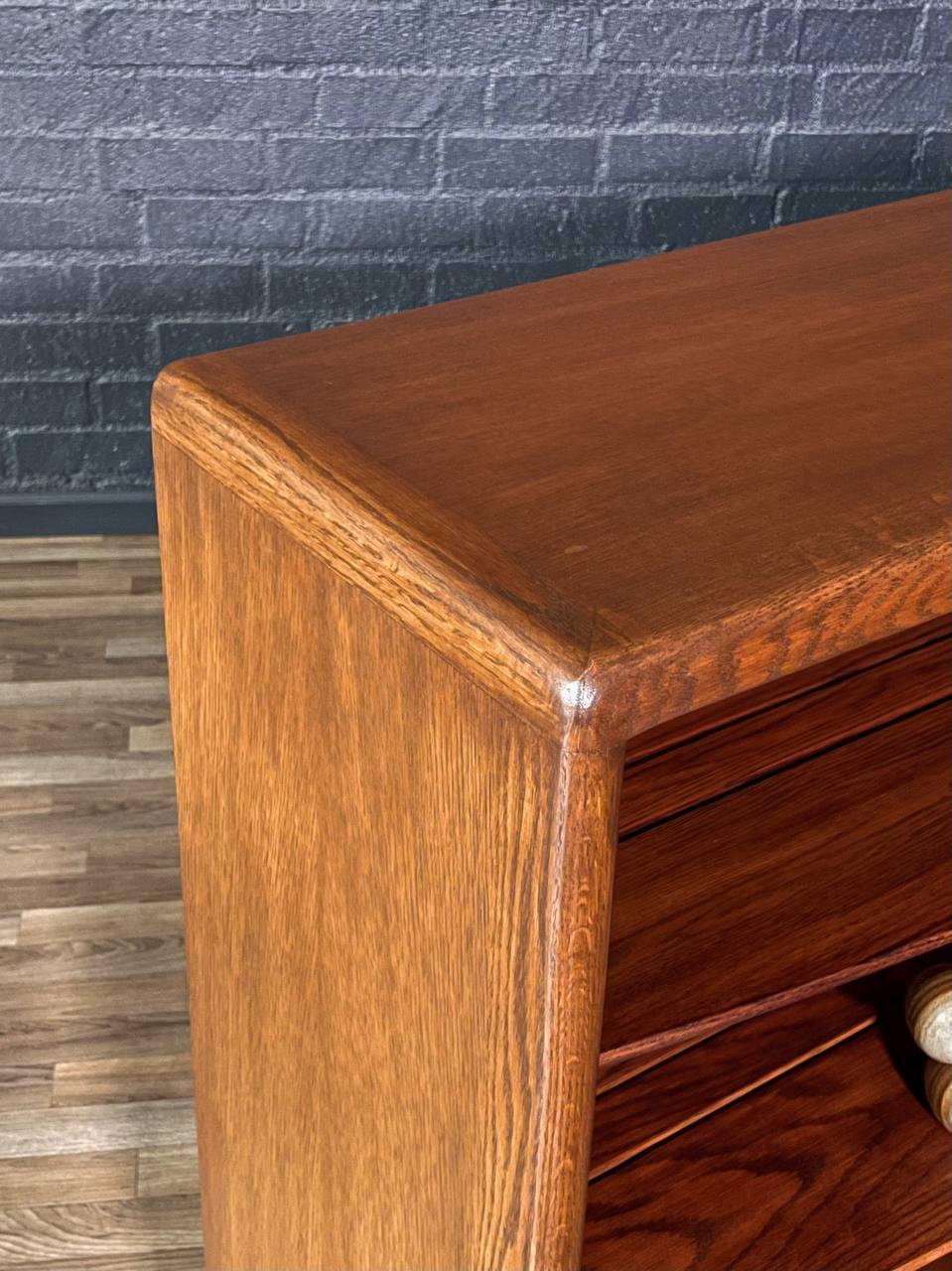 Metà XX secolo Appena rifinita - Libreria Credenza ad arco moderna del Mid-Century in vendita