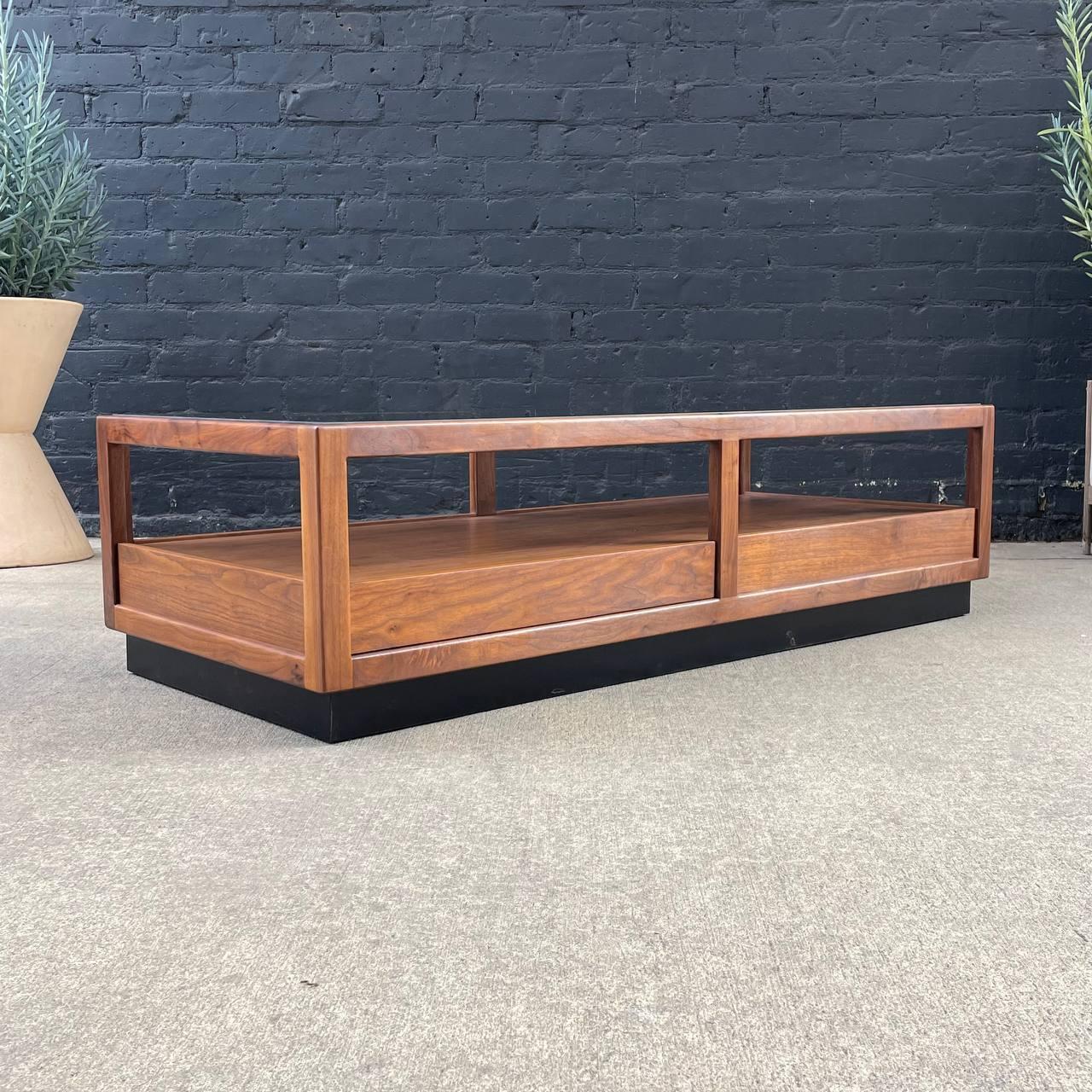 American Newly Refinished - Mid-Century Modern Coffee Table by Glenn of California