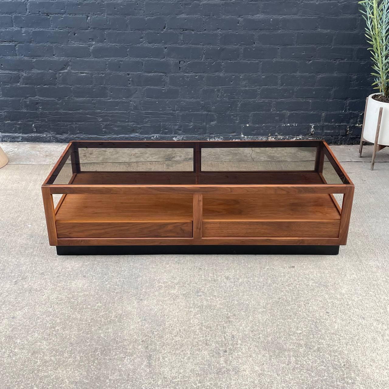 Newly Refinished - Mid-Century Modern Coffee Table by Glenn of California In Excellent Condition In Los Angeles, CA