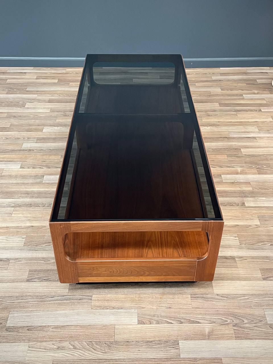 Newly Refinished- Mid-Century Modern Coffee Table by John Keal for Brown Saltman In Excellent Condition In Los Angeles, CA