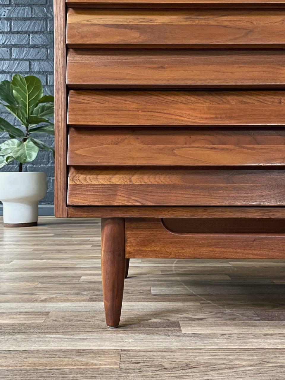 Crédence Mid-Century Modern de Merton Gershun récemment restaurée en vente 1