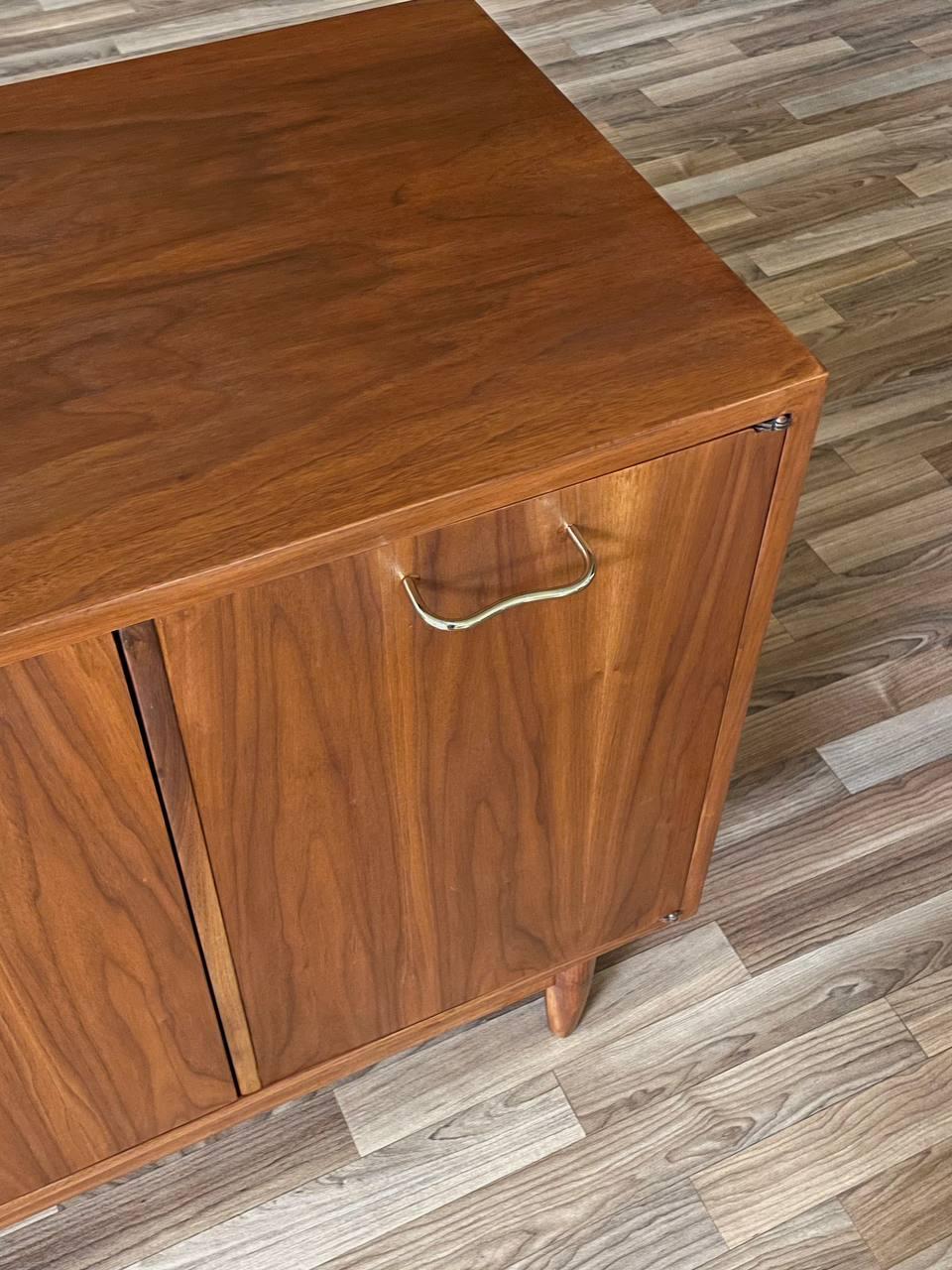 Crédence Mid-Century Modern de Merton Gershun récemment restaurée en vente 2