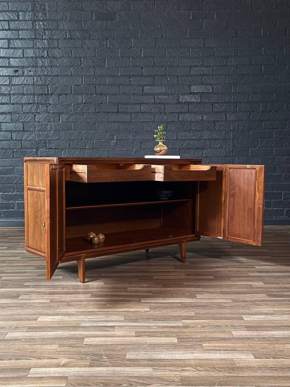 Mid-20th Century Newly Refinished -Mid-Century Modern Credenza Travertine Stone, Bi-Folding Doors For Sale