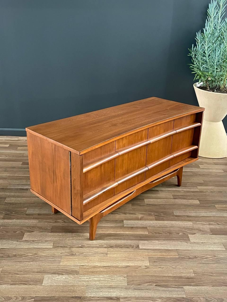 Newly Refinished -Mid-Century Modern Curved-Front Credenza with Bi-Folding Doors In Excellent Condition In Los Angeles, CA