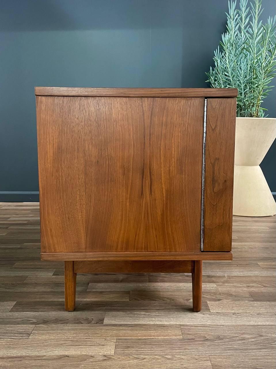 Newly Refinished -Mid-Century Modern Curved-Front Credenza with Bi-Folding Doors 3