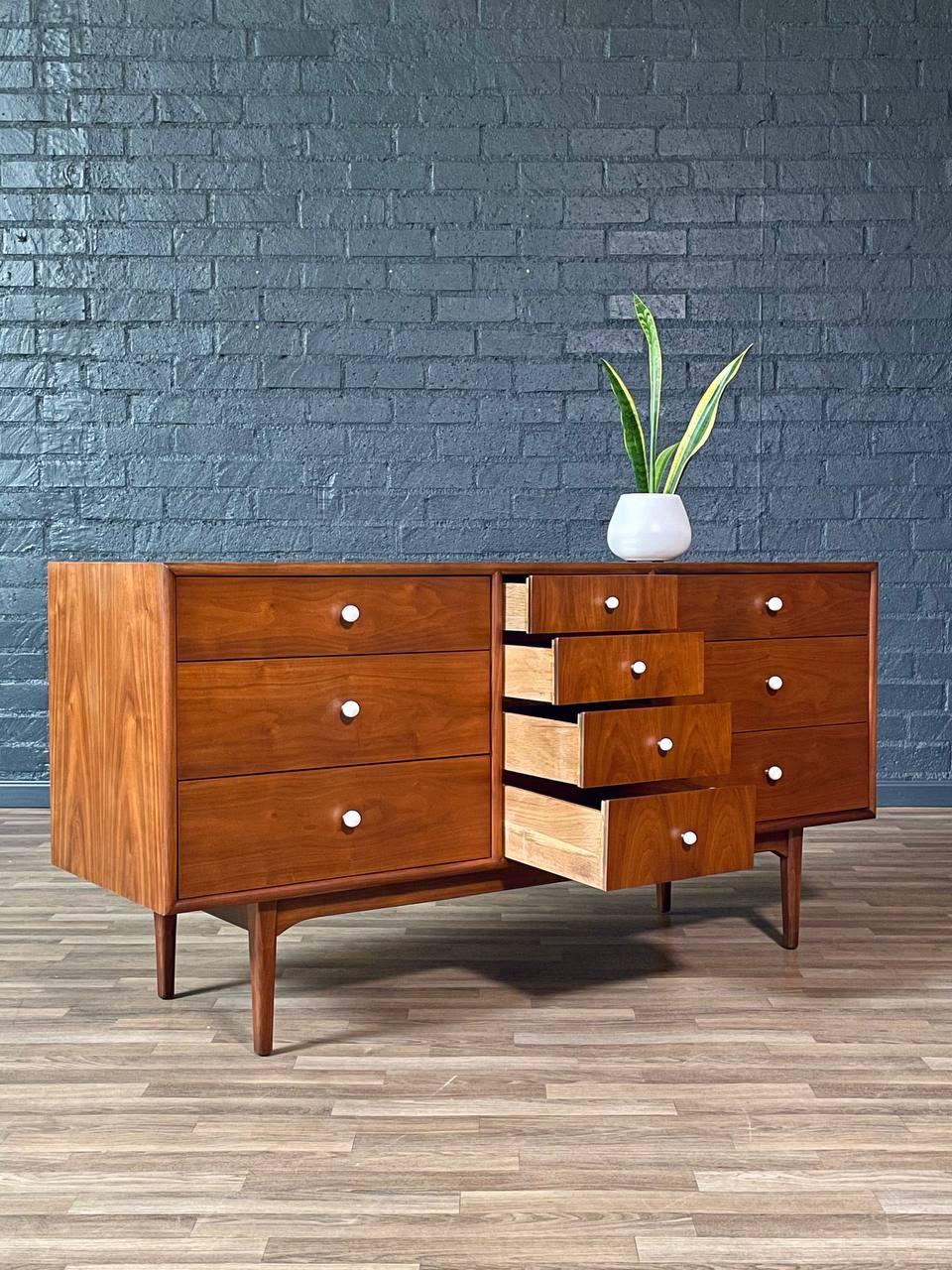 Mid-Century moderno Appena rifinito - Comò a 10 cassetti 