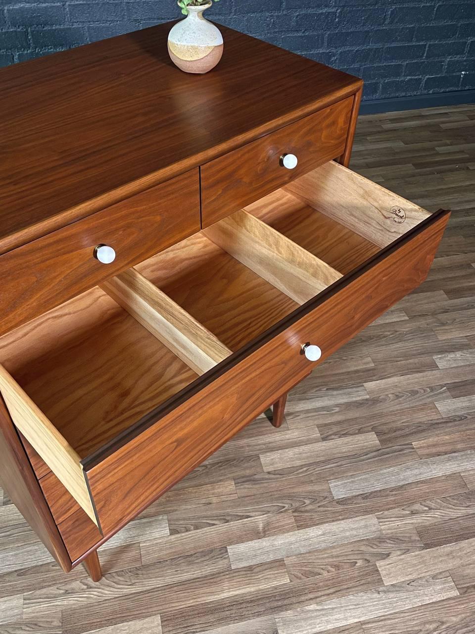 Neu lackiert - Mid-Century Modern 