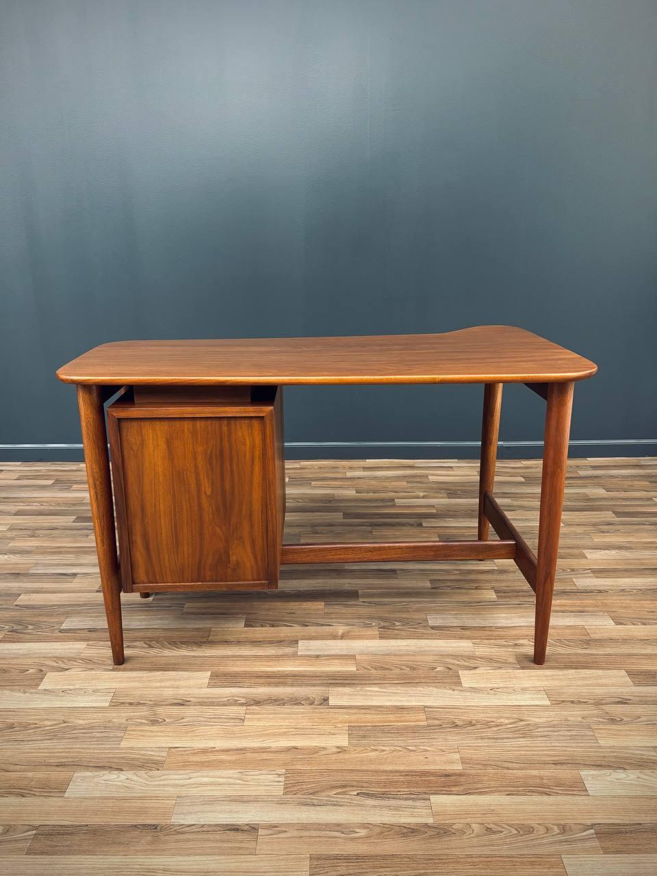 Newly Refinished - Mid-Century Modern Desk by Merton Gershun  For Sale 3