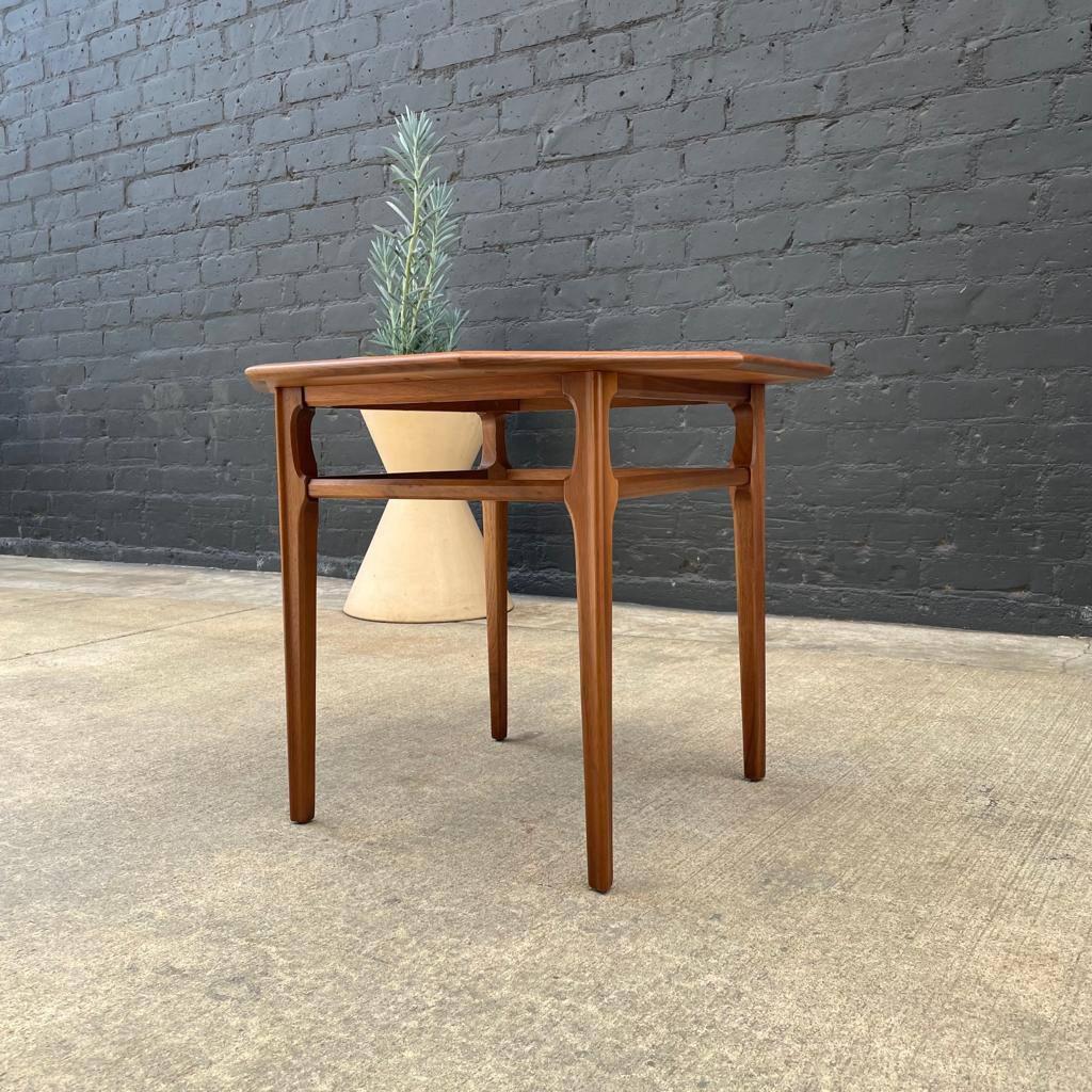 Newly Refinished - Mid-Century Modern End / Side Table by Mersman In Excellent Condition In Los Angeles, CA
