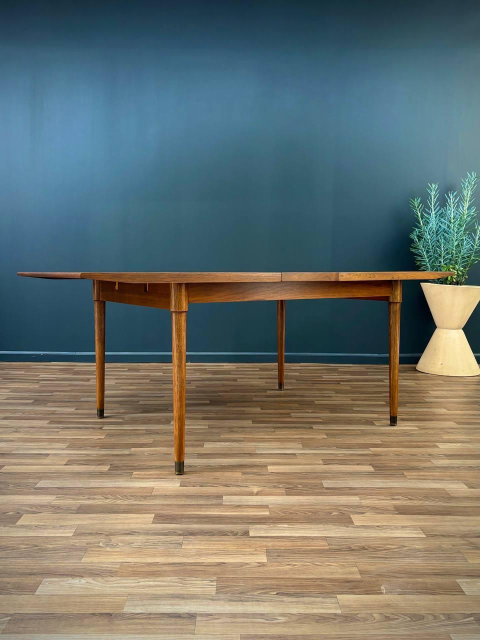 American Newly Refinished - Mid-Century Modern Expanding Dining Table by Drexel For Sale
