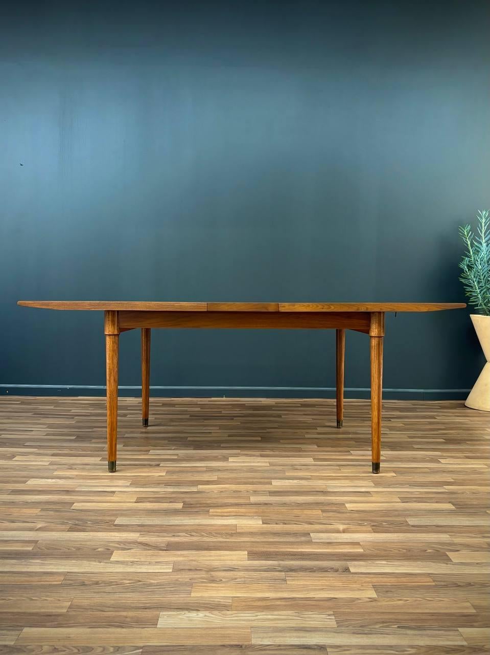 Newly Refinished - Mid-Century Modern Expanding Dining Table by Drexel In Excellent Condition For Sale In Los Angeles, CA