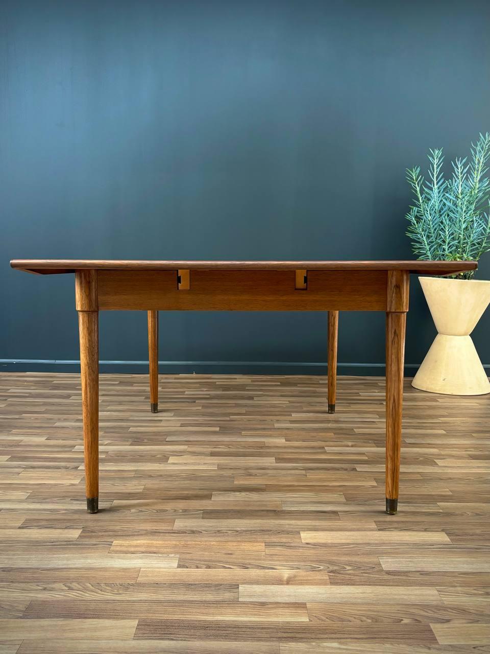 Walnut Newly Refinished - Mid-Century Modern Expanding Dining Table by Drexel For Sale