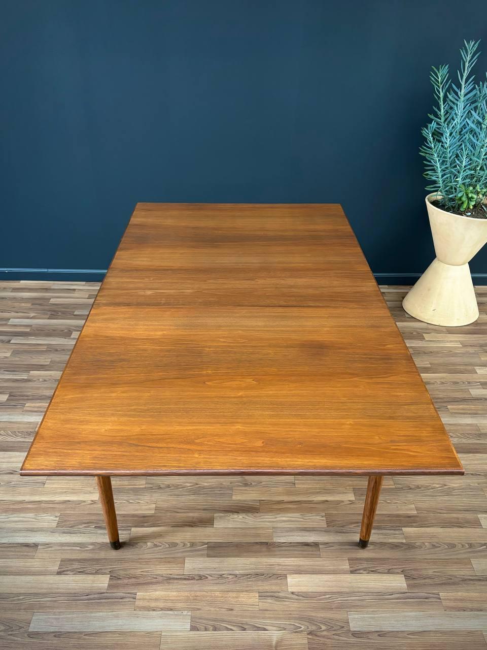 Newly Refinished - Mid-Century Modern Expanding Dining Table by Drexel For Sale 1