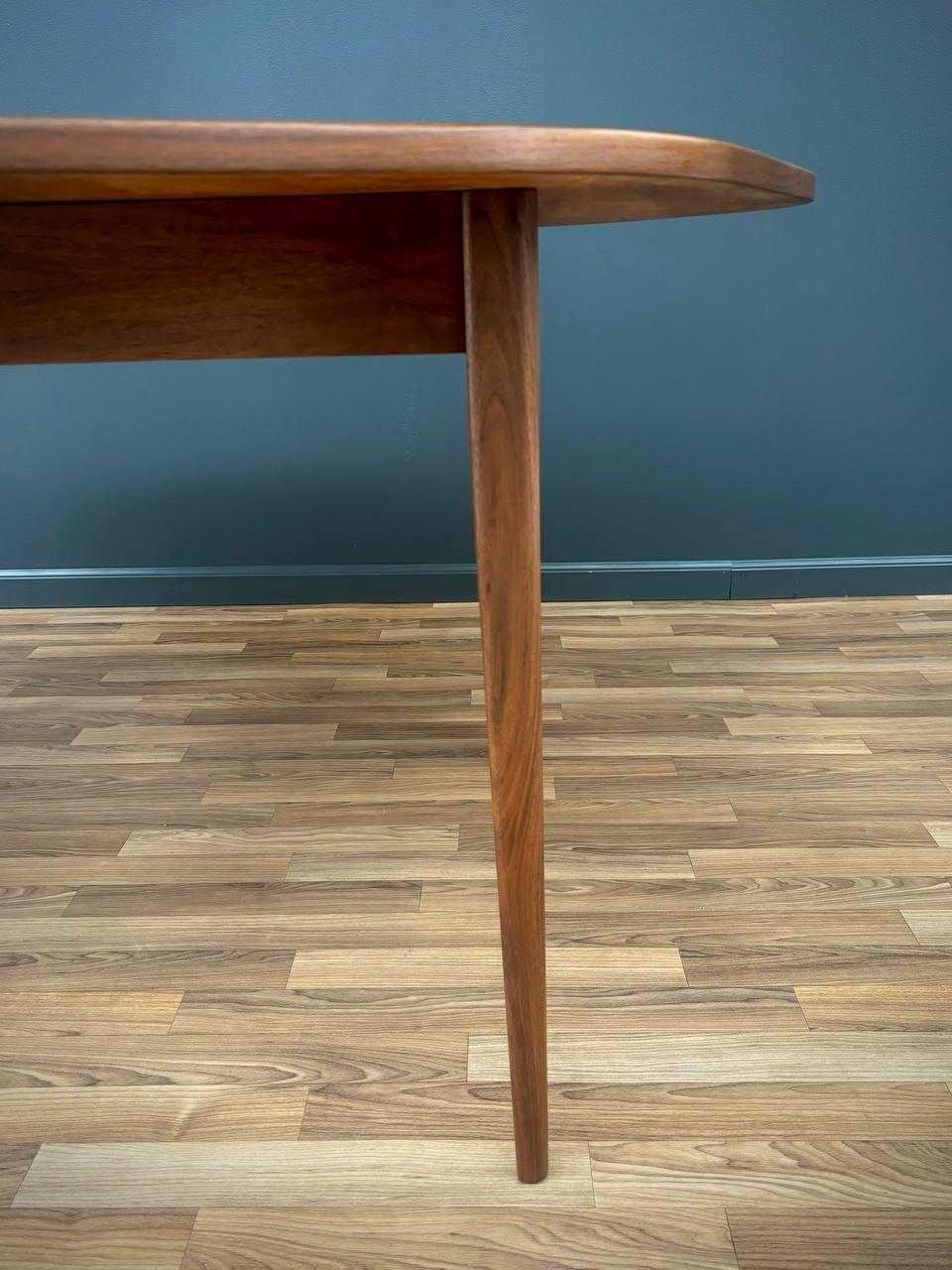 Newly Refinished - Mid-Century Modern Expanding Octagonal Walnut Dining Table For Sale 5