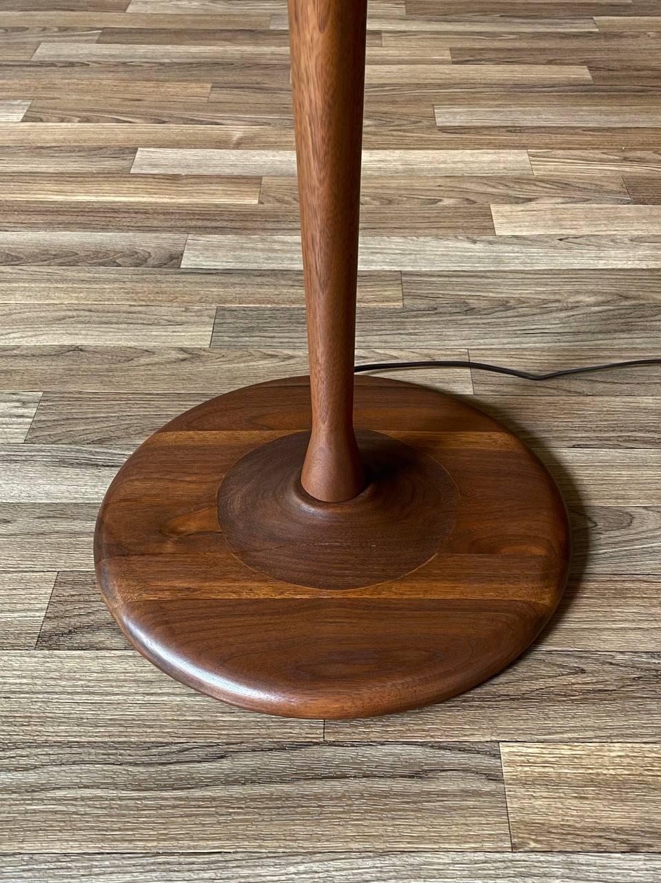 Newly Refinished - Mid-Century Modern Floor Lamp w/ Side Table by Laurel For Sale 4