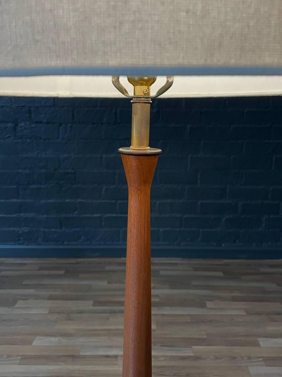 Newly Refinished - Mid-Century Modern Floor Lamp w/ Side Table by Laurel For Sale 2