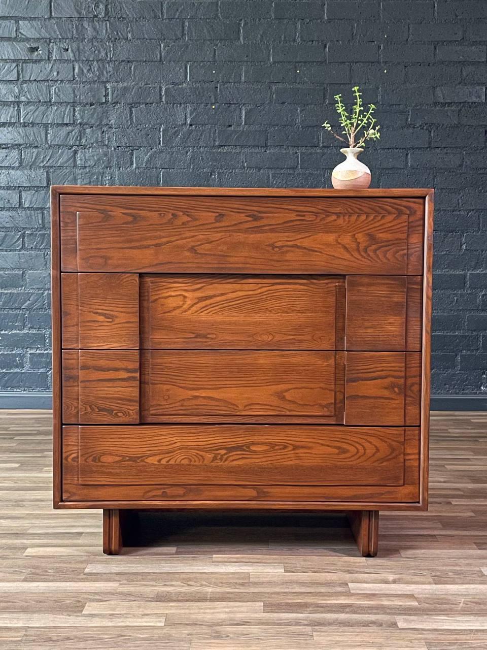 Américain Nouvellement repeint - Buffet haut géométrique moderne du milieu du siècle en vente