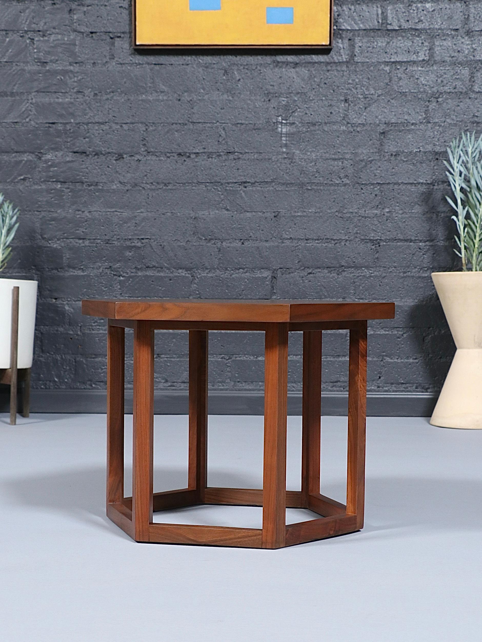 American Newly Refinished - Mid-Century Modern Hexagonal Walnut Side Table For Sale