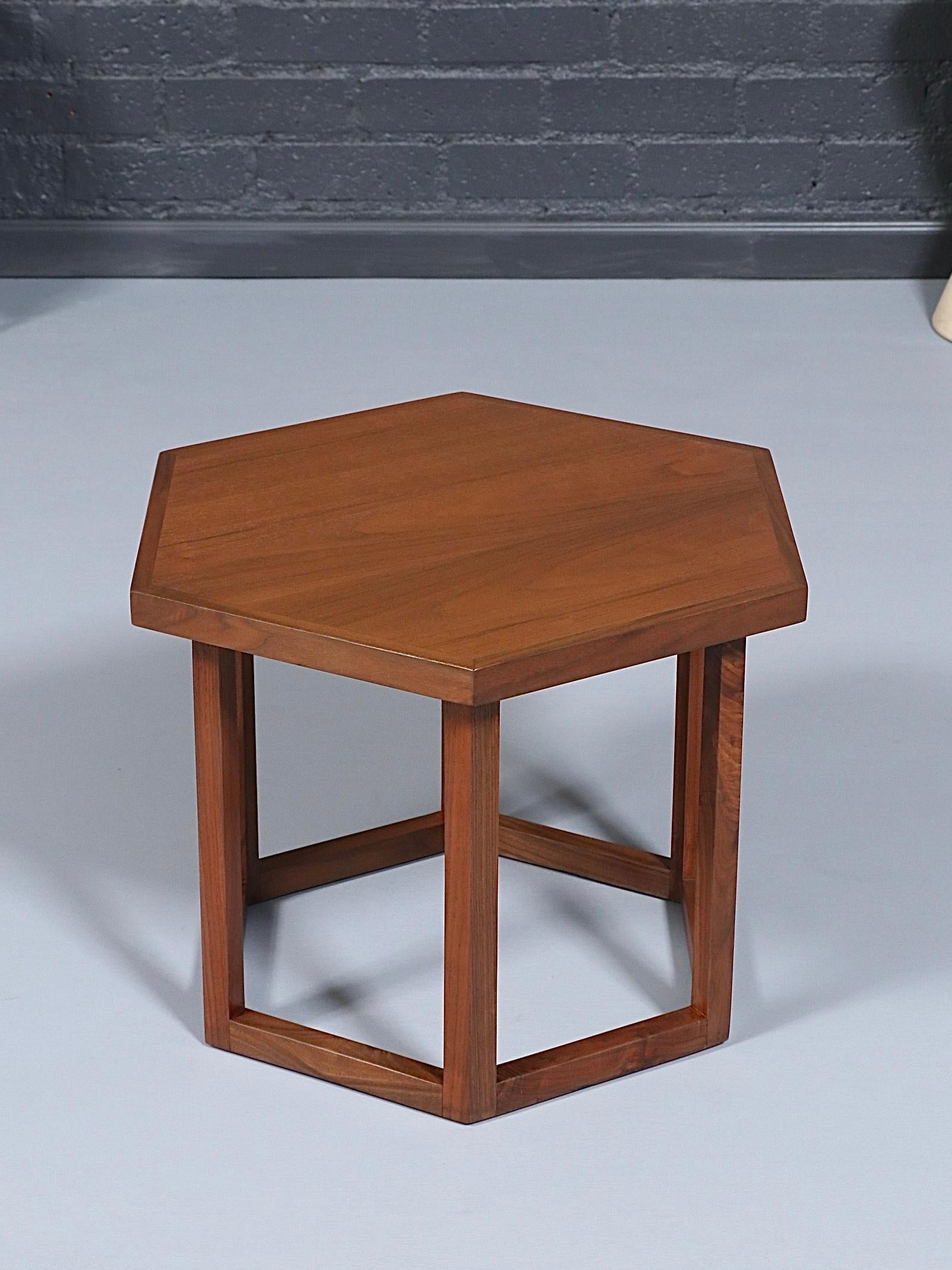 Newly Refinished - Mid-Century Modern Hexagonal Walnut Side Table In Excellent Condition For Sale In Los Angeles, CA