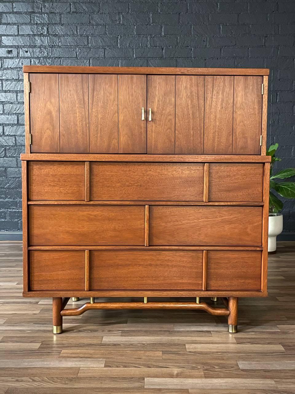 Condit: Rifinito con perizia 

Con oltre 15 anni di esperienza, il nostro laboratorio ha seguito un attento processo di restauro, mettendo in mostra la nostra passione e la nostra creatività per gli am designs vintage che possono essere integrati