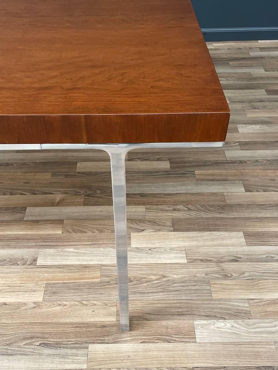 Newly Refinished - Mid-Century Modern Large Expanding Dining Table  For Sale 4