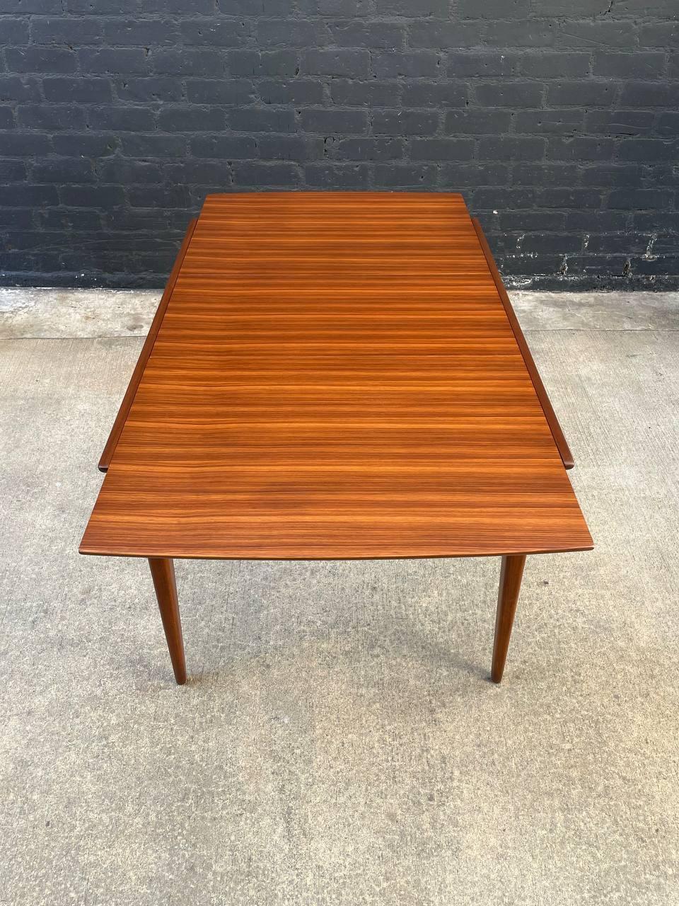 Newly Refinished - Mid-Century Modern “Link” Expanding Teak Dining Table For Sale 1