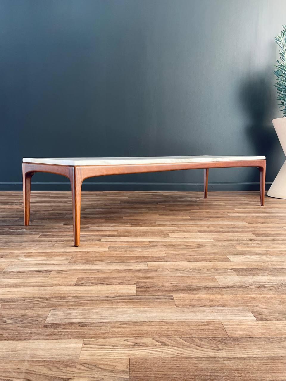 Américain Table basse en marbre et noyer de style The Moderns Moderns par Lane