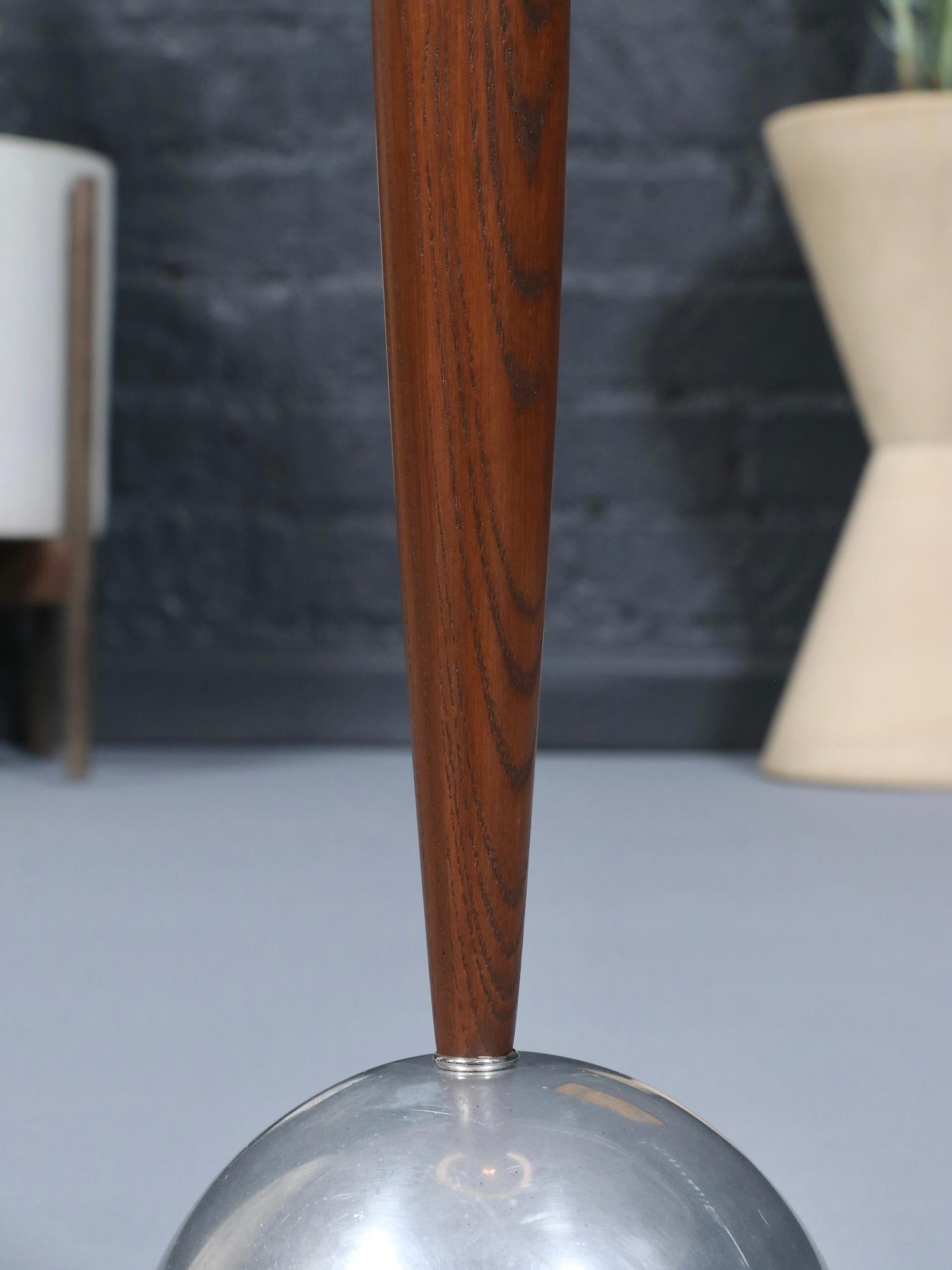 Newly Refinished - Mid-Century Modern Oak & Aluminum Floor Lamp in vendita 1