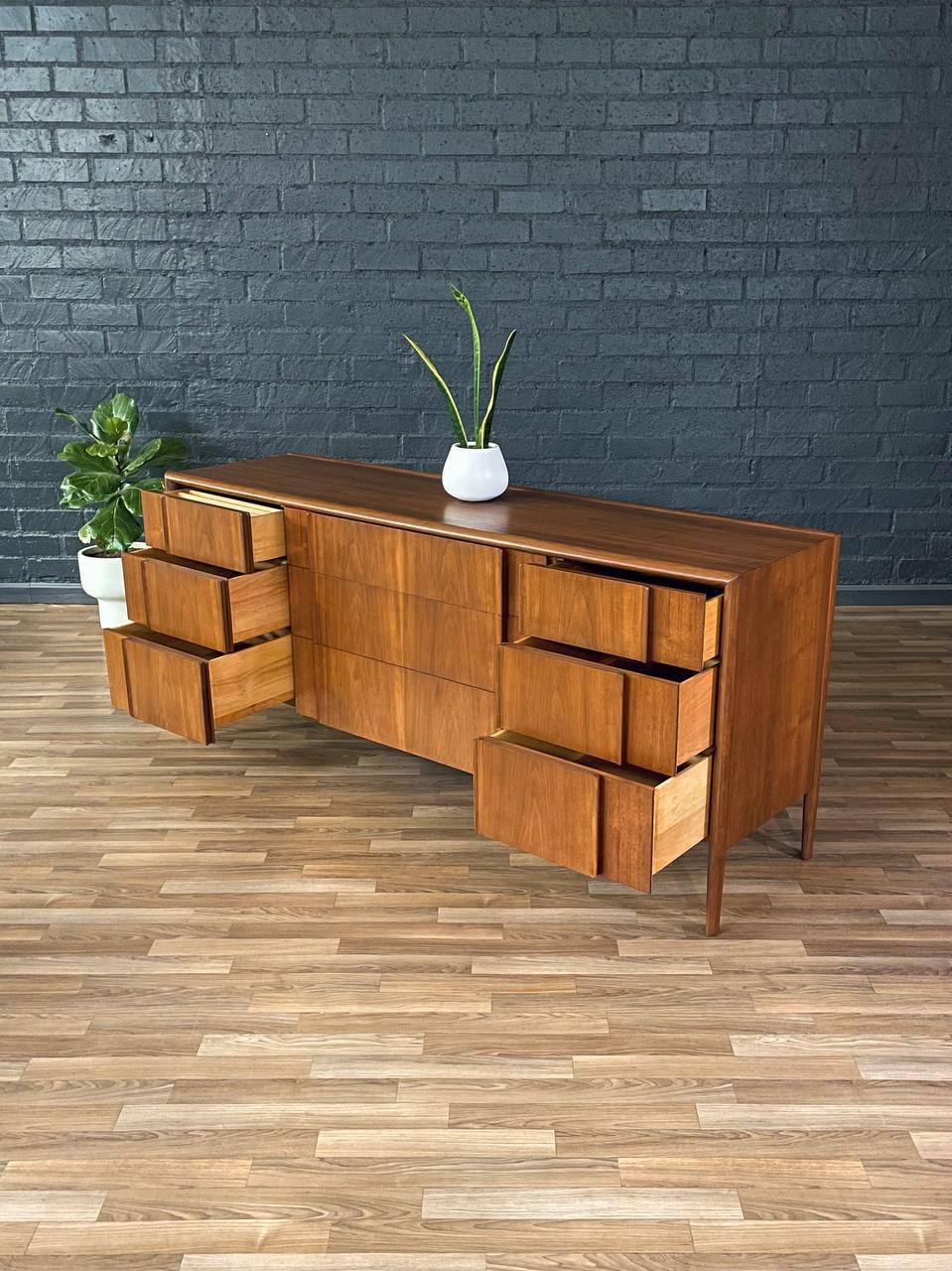 Newly Refinished - Mid-Century Modern “Parallel” Dresser by Barney Flagg In Excellent Condition In Los Angeles, CA