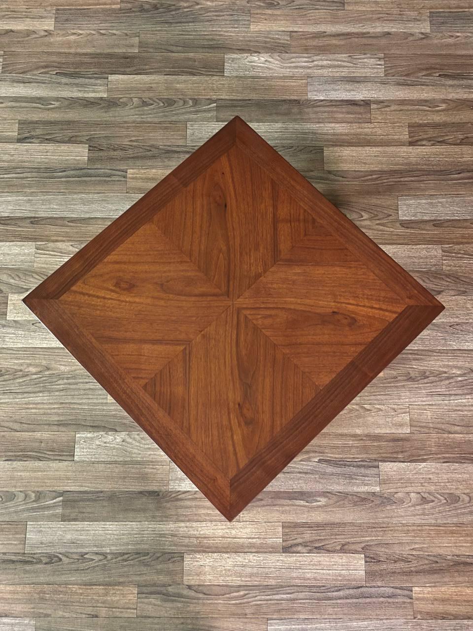 Newly Refinished - Mid-Century Modern Parsons Style Walnut Side Table by Lane (amerikanisch) im Angebot