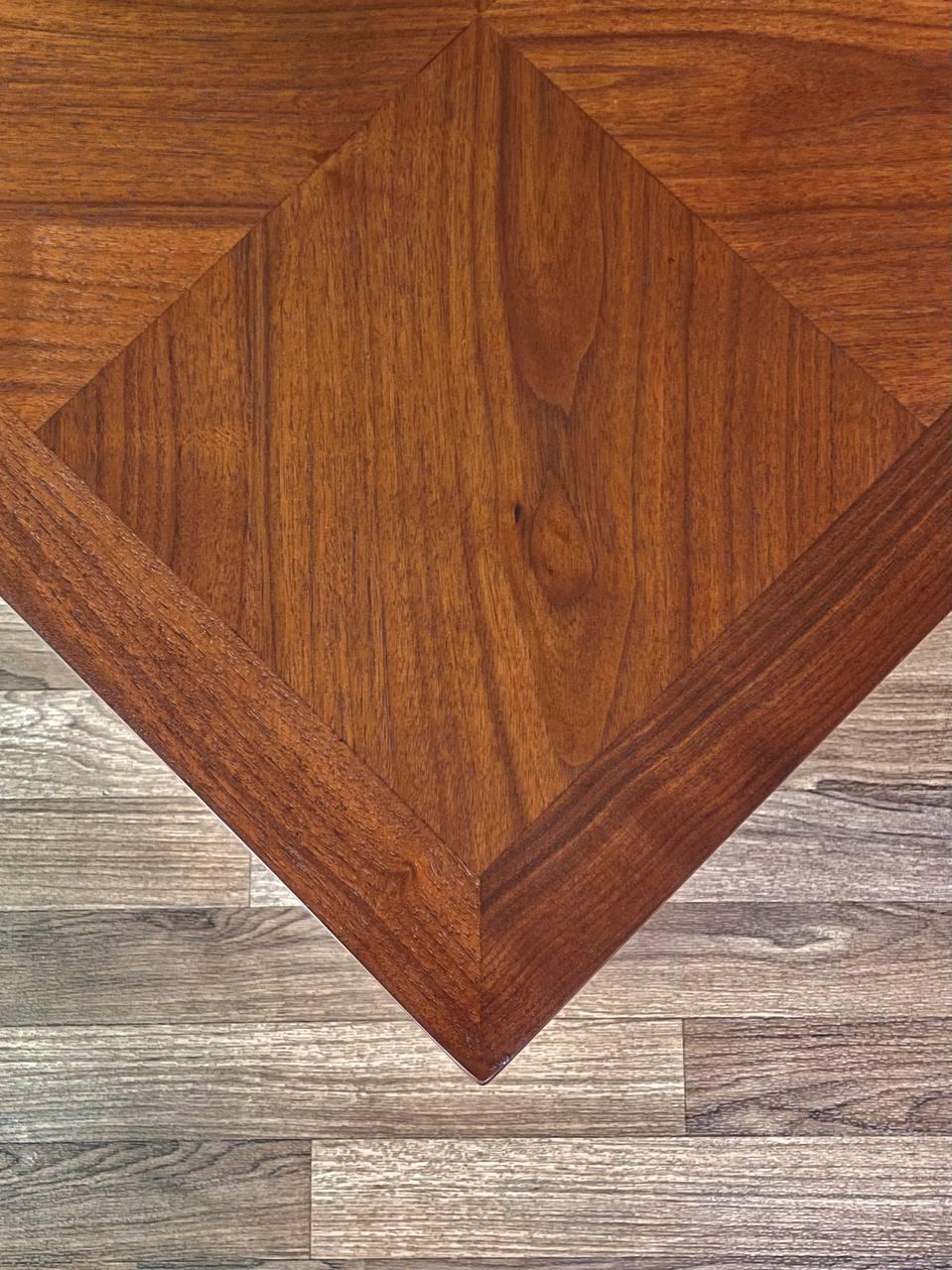 Newly Refinished - Mid-Century Modern Parsons Style Walnut Side Table by Lane im Angebot 1
