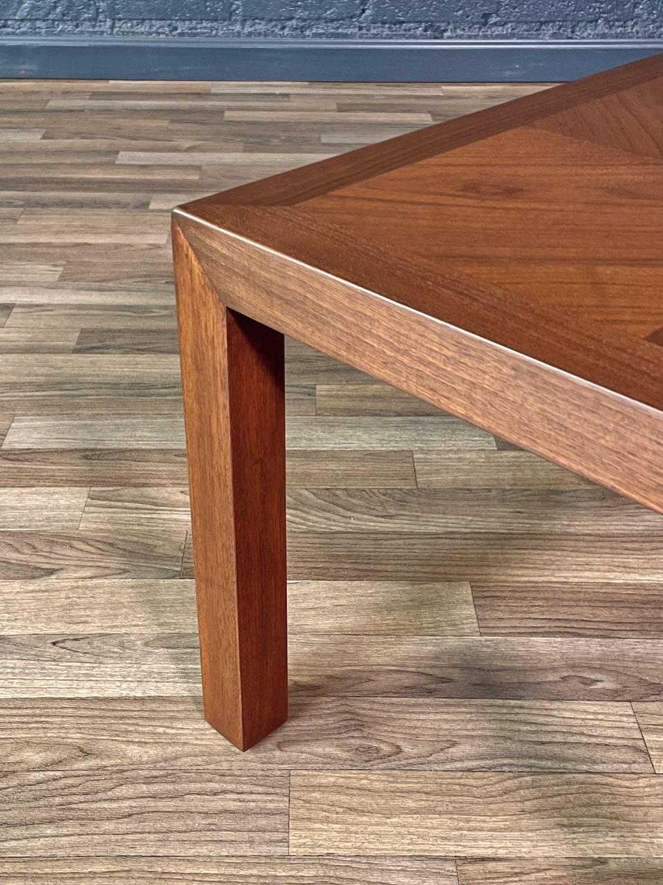 Newly Refinished - Mid-Century Modern Parsons Style Walnut Side Table by Lane im Angebot 2