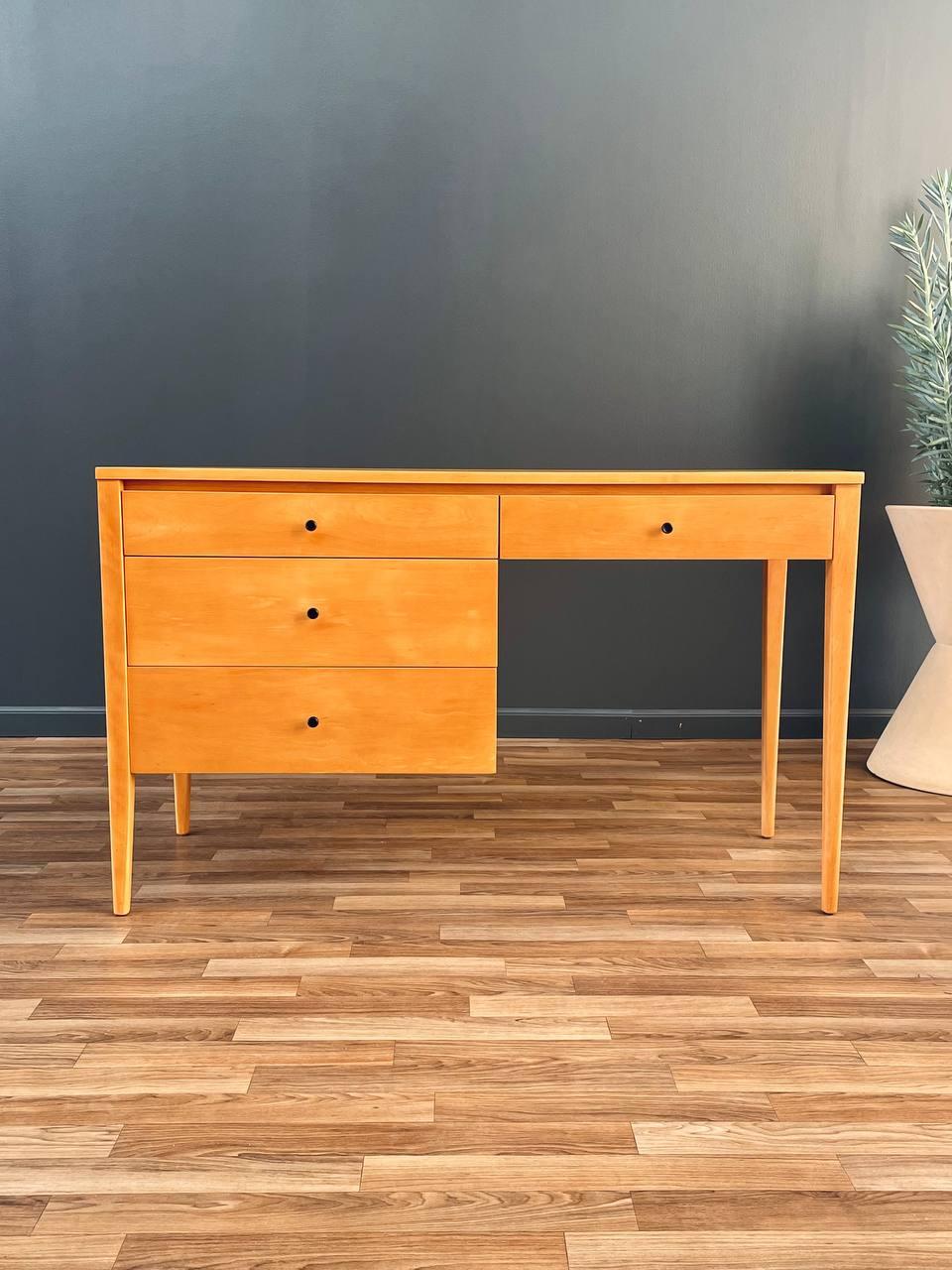 Newly Refinished - Mid-Century Modern “Planner Group” Desk by Paul McCobb In Excellent Condition For Sale In Los Angeles, CA