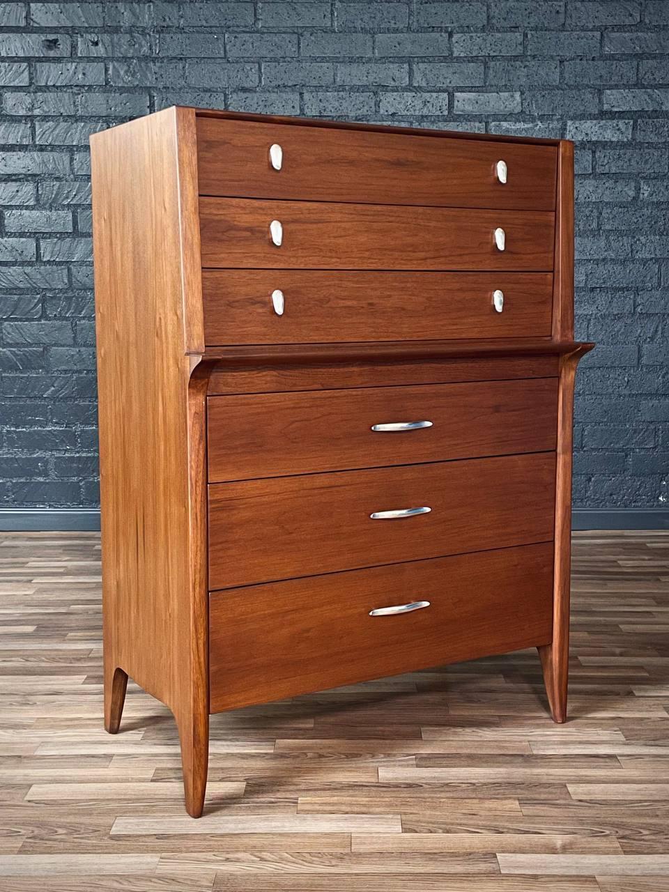 Condition: Expertly Refinished 

With over 15 years of experience, our workshop has followed a careful process of restoration, showcasing our passion and creativity for vintage designs that can seamlessly be incorporated with many interior decors.