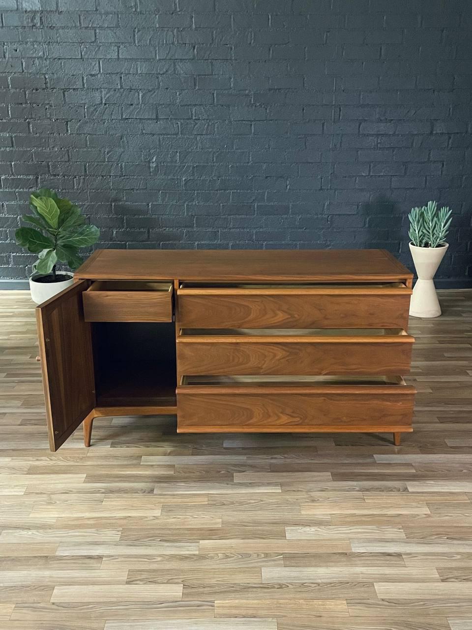 Metà XX secolo Appena rifinito  - Credenza 