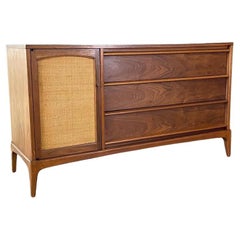 Frisch renoviert  - Mid-Century Modern Rhythm Cane & Walnut Credenza