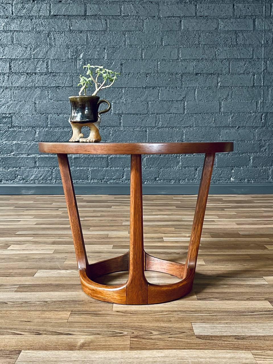 Newly Refinished - Mid-Century Modern “Rhythm” Round Side Table by Lane In Excellent Condition In Los Angeles, CA