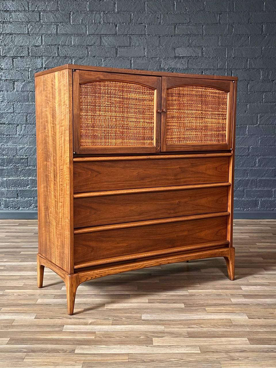 Condition: Expertly Refinished 

With over 15 years of experience, our workshop has followed a careful process of restoration, showcasing our passion and creativity for vintage designs that can seamlessly be incorporated with many interior decors.